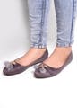 Footwear,Shoe,Mary jane,Ankle,Leg,Court shoe,Ballet flat,Denim,Jeans,Beige