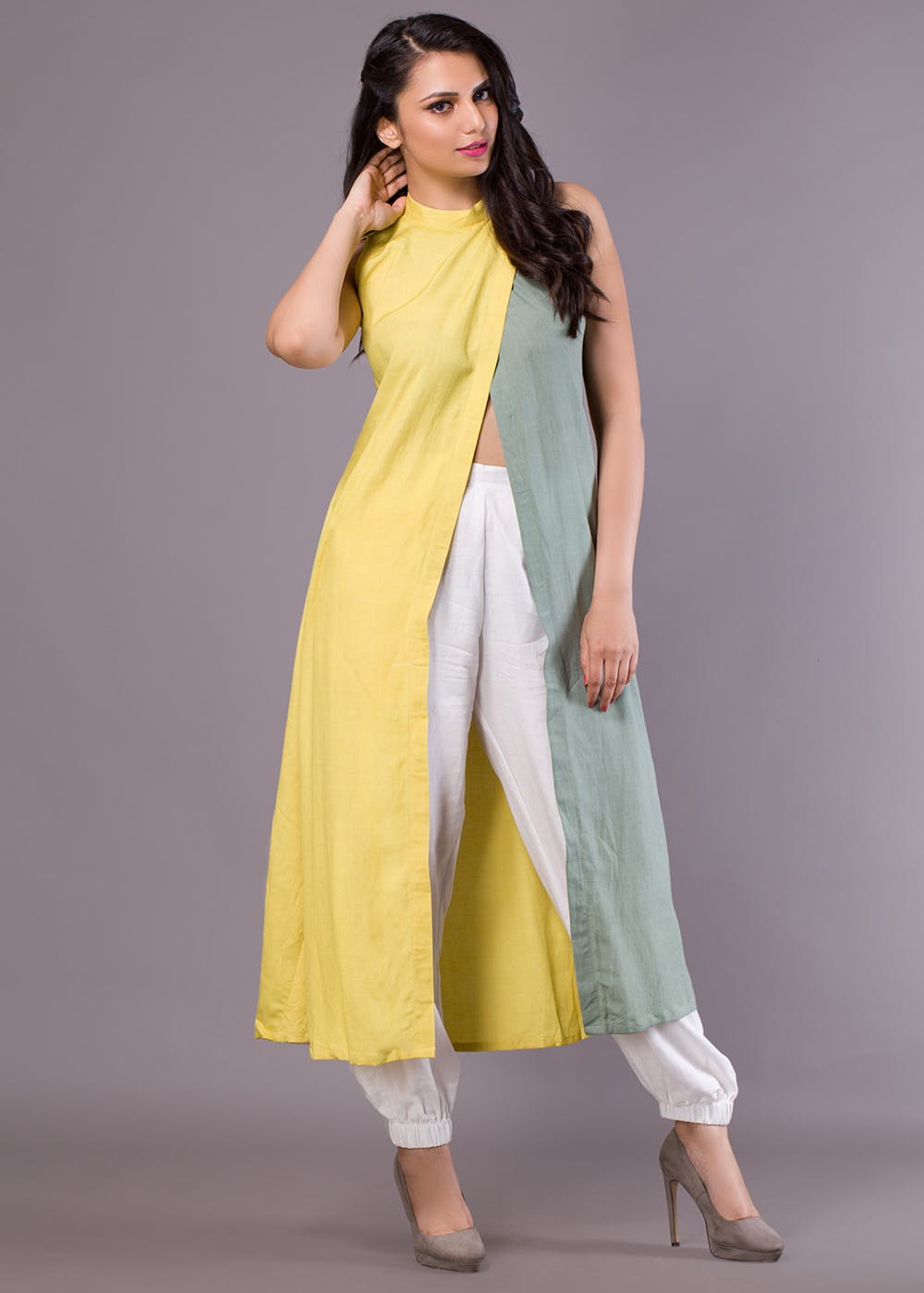 Get Contrast Overlay Sleeveless Kurta With Cuffed Pants Set at ₹ 2380