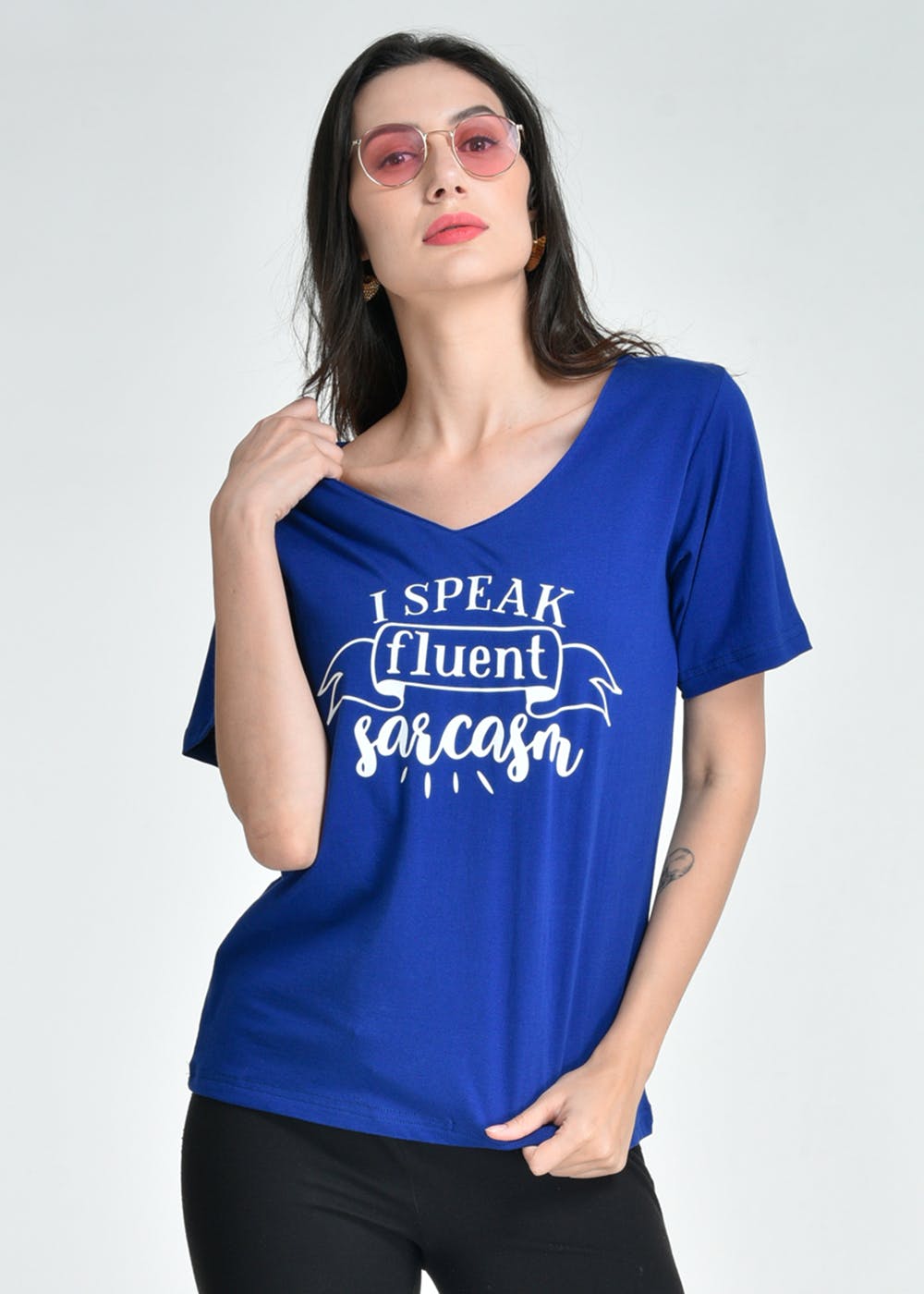 Clothing,Blue,Cobalt blue,T-shirt,White,Shoulder,Electric blue,Sleeve,Neck,Joint