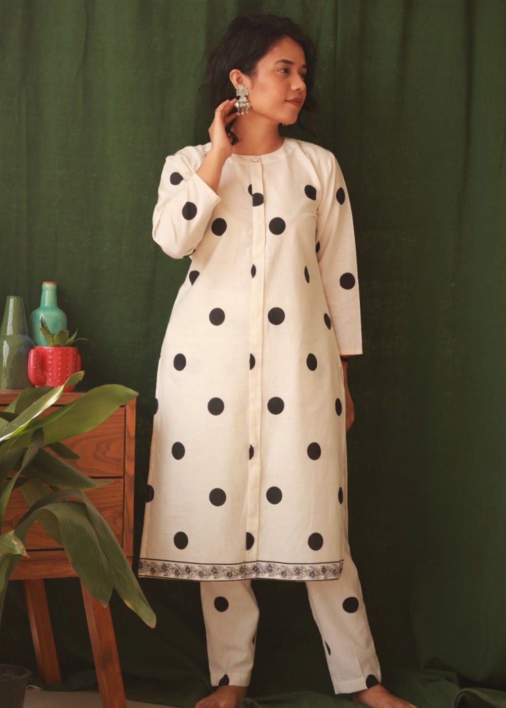 Contrast Polka Dots Ivory Concealed Button Down Kurta
