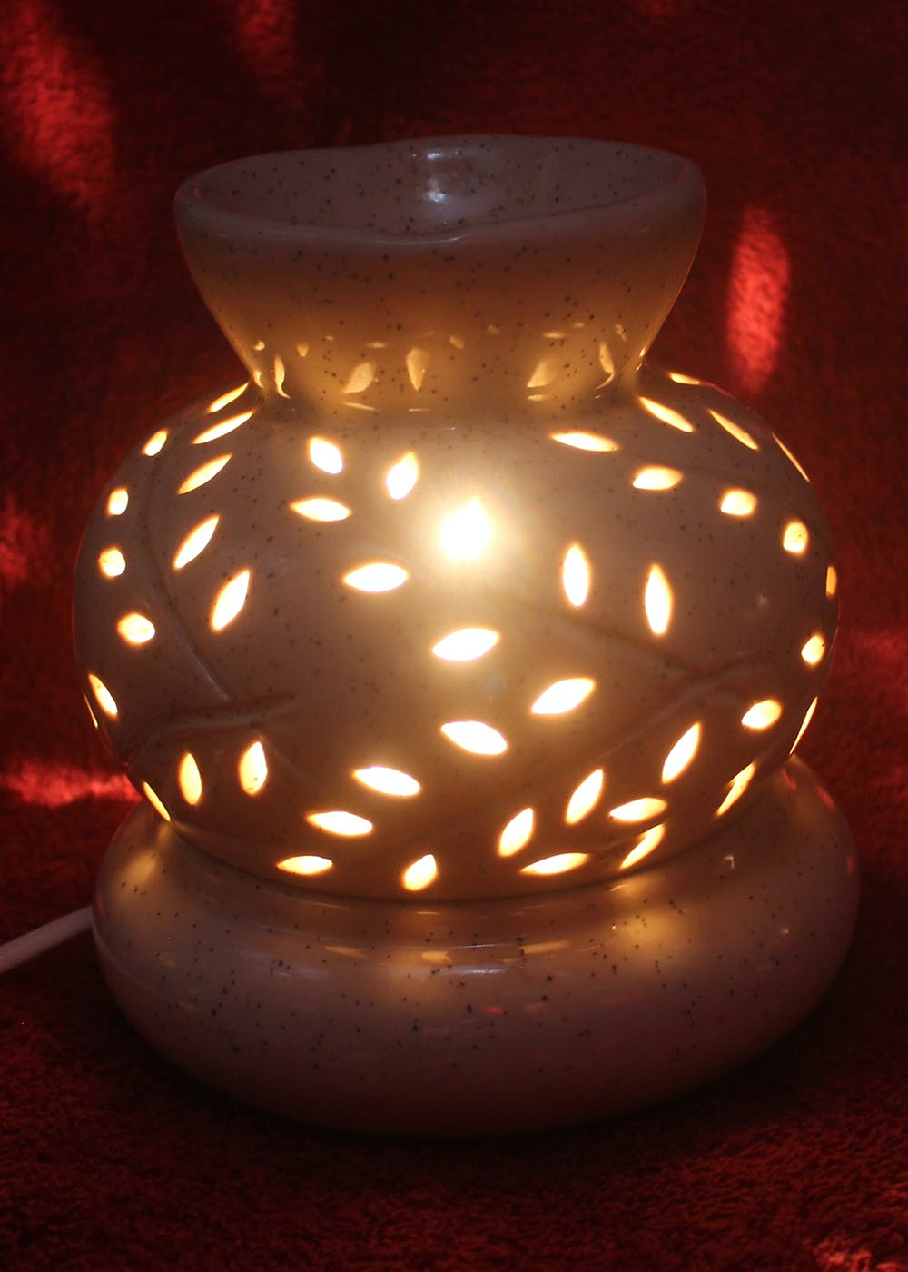 Get Ceramic Aroma Oil Diffuser Burner In Matka Shape With Electric Bulb