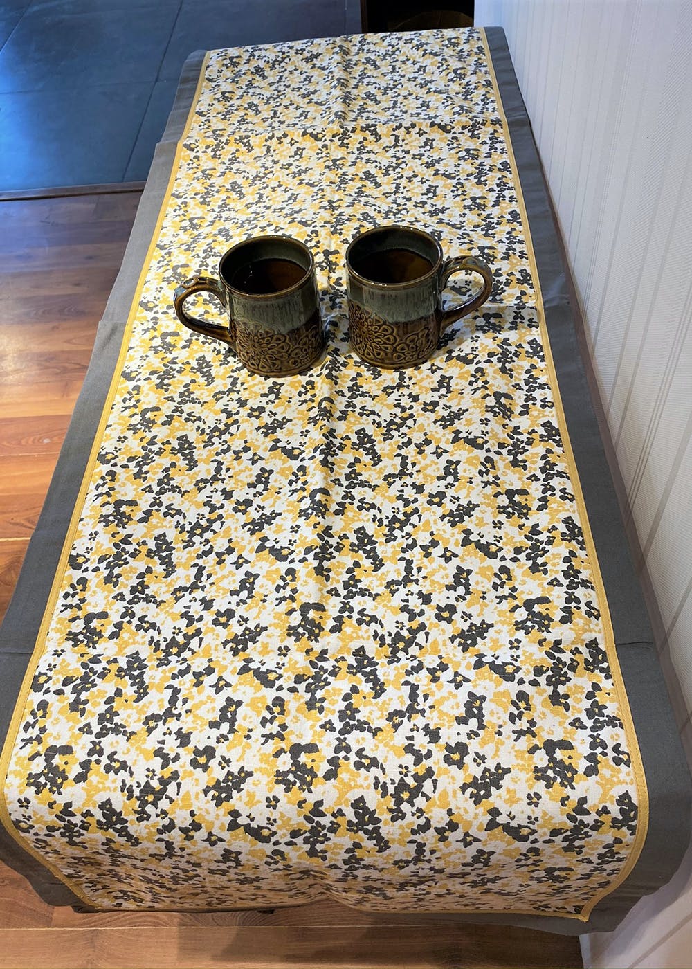 Two-Tone Floral Table Runner 4 Seater