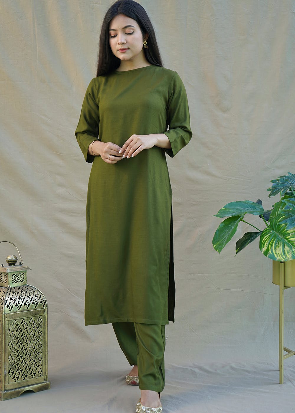 Solid Olive Green Boat Neck Kurta & Trouser Set – Half Full-Half Empty