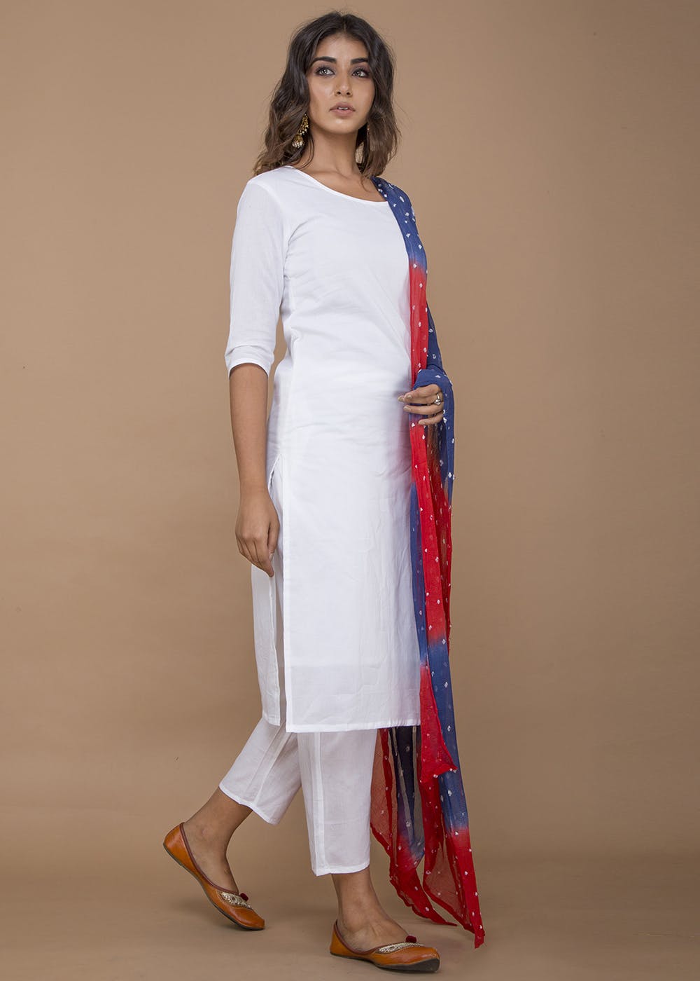 bandhani dupatta on white dress