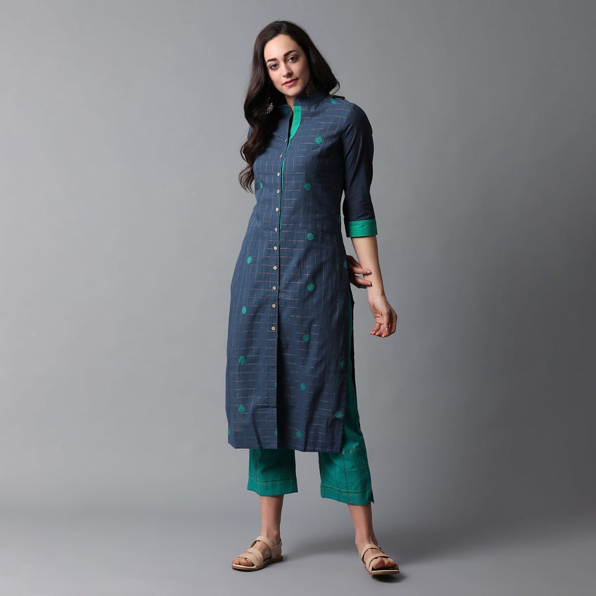 Buy online Green Solid Front Slit Kurta from Kurta Kurtis for Women by  Fashion2wear for ₹429 at 71% off | 2023 Limeroad.com