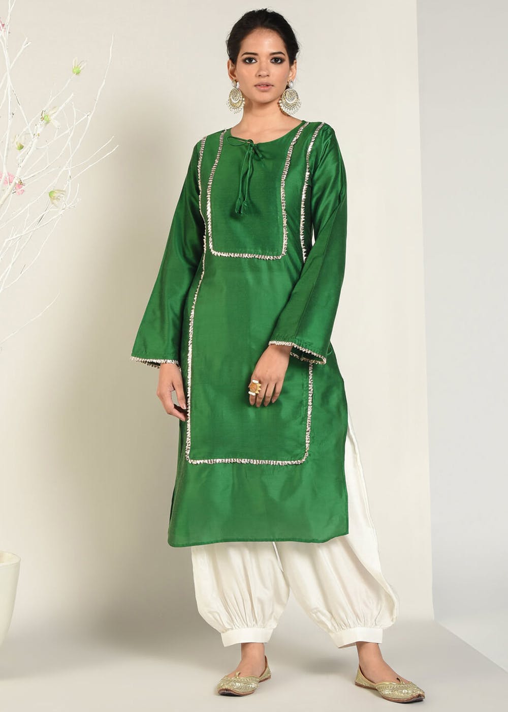 Lace Detail Tie-Up Neck Solid Straight Kurta