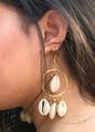 Chin,Hand,Shoulder,Eye,Eyelash,Sunglasses,Body jewelry,Light,Eyewear,Ear