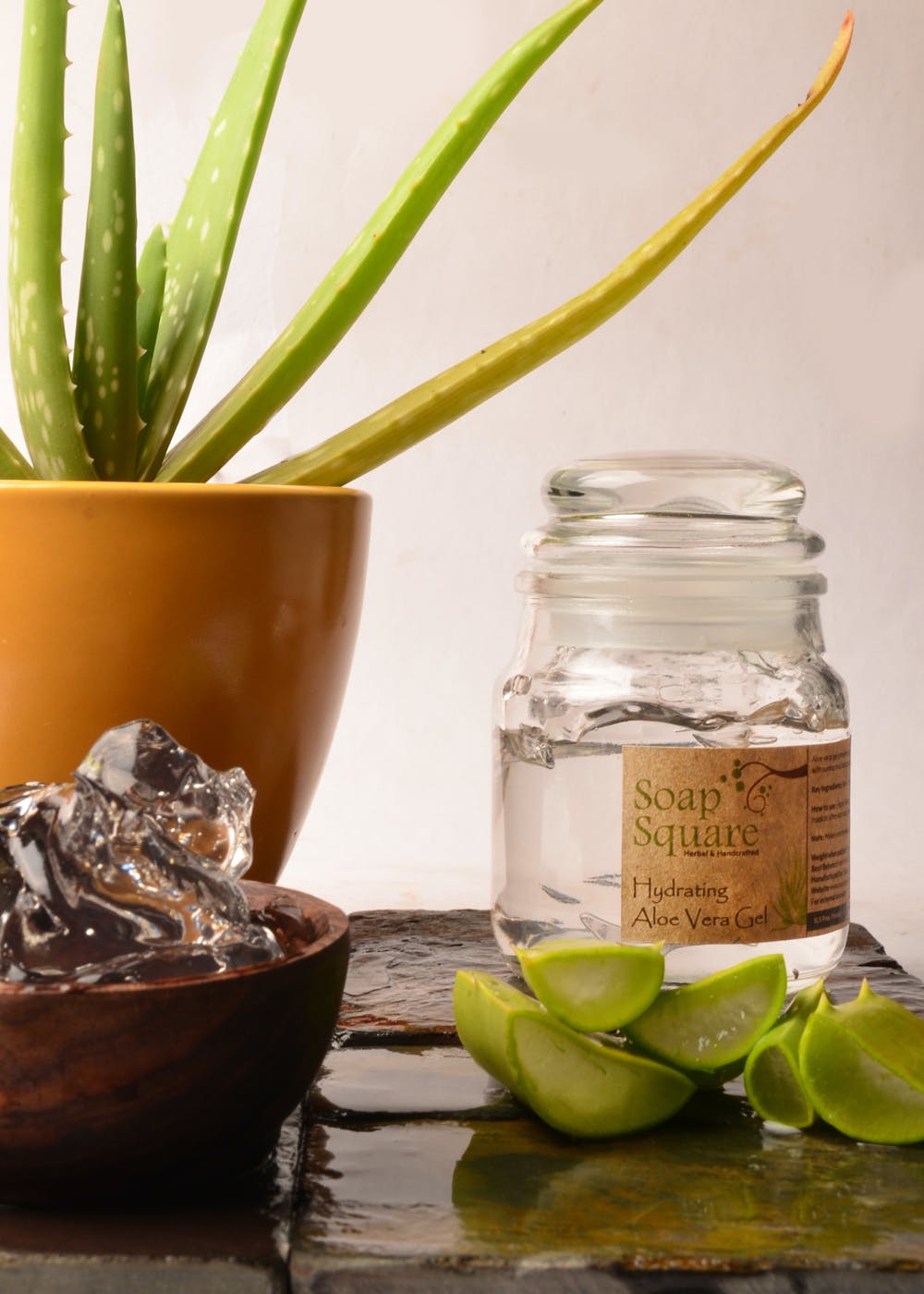 Get Hydrating Aloe Vera Gel 100gms at ₹ 350 LBB Shop