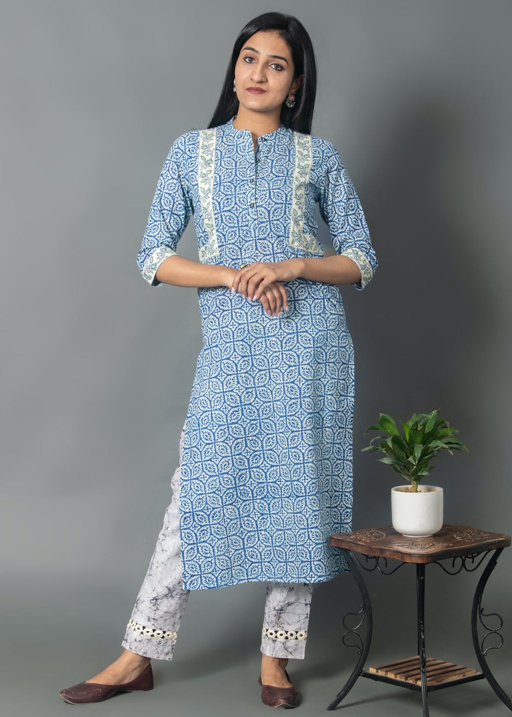 Get Straight Side Border Panel Kurta With Tie Dye Pants at ₹ 1898 LBB