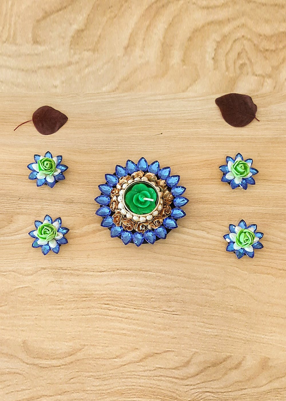 Get Crystal Flower Floating Rangoli Diya With 4 Floating Flowers at ...