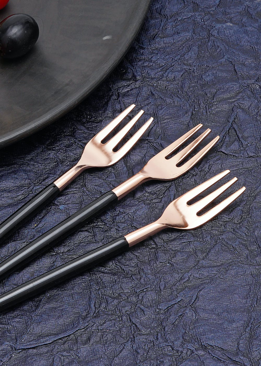 Get Set of 4 Black & Rose Gold Dessert Fork at ₹ 1549 LBB Shop