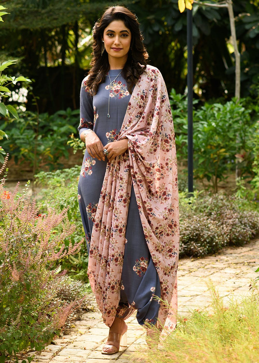 Get Persian Blue Dhoti Jumpsuit With A Detachable Carnation Pink Pallu at ₹  5300 | LBB Shop