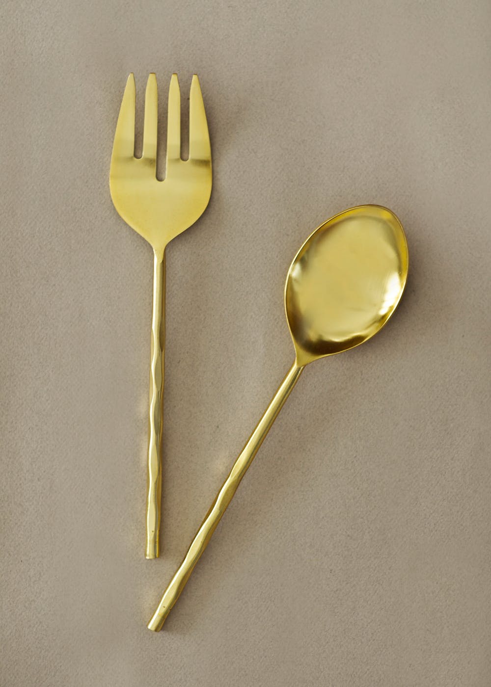Get Champagne Gold Salad Servers Set of 2 at ₹ 1260 LBB Shop