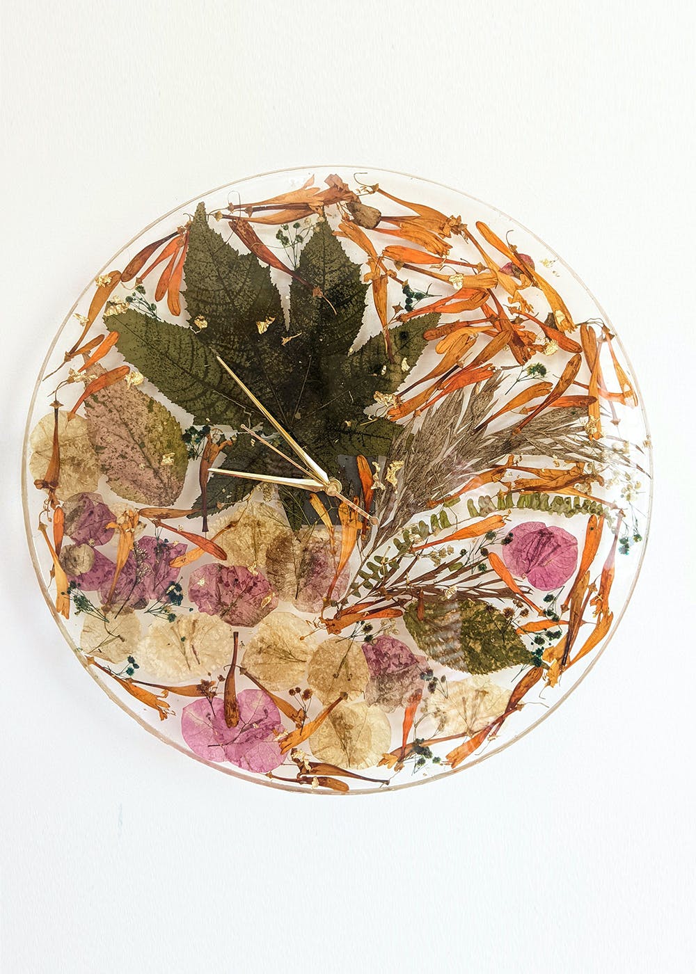 Get Dried Leaves & Flowers Resin Clock at ₹ 2950 LBB Shop