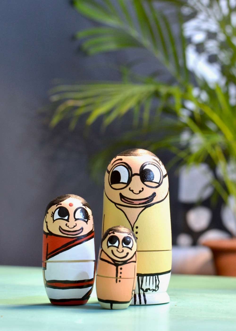 Animated cartoon,Cartoon,Animation,Action figure,Grass,Glasses,Finger,Smile,Illustration,Plant