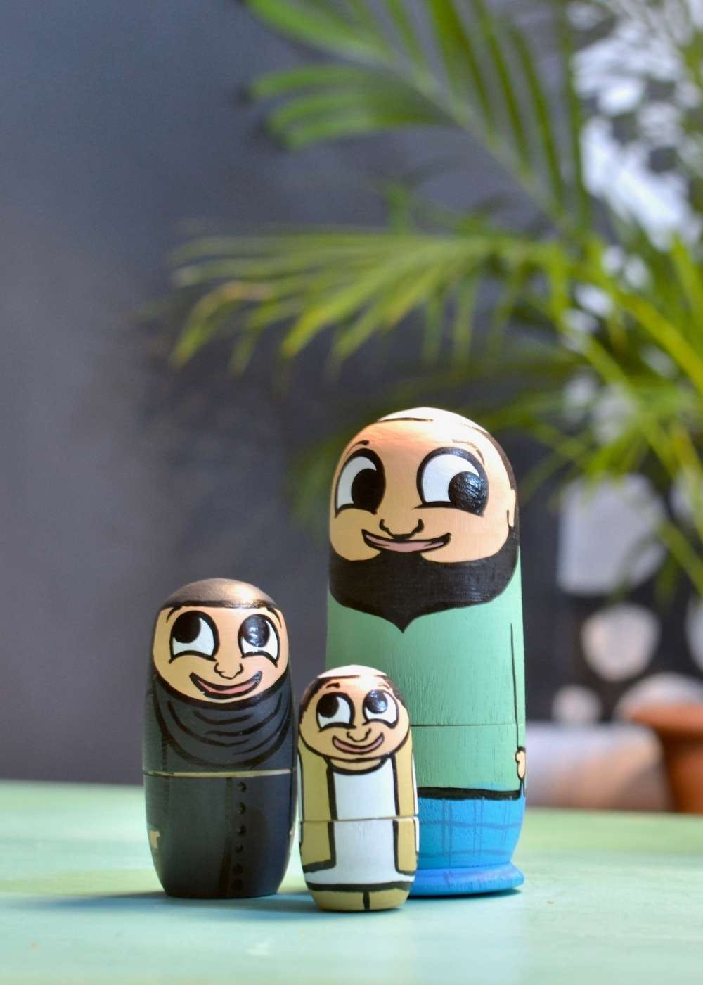 Facial expression,Smile,Animation,Cartoon,Figurine,Action figure,Finger,Toy,Fictional character
