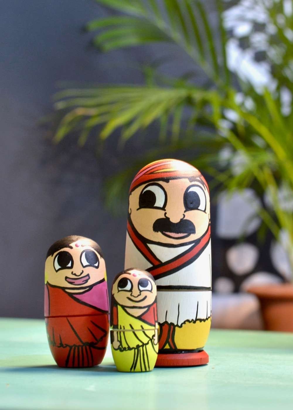 Facial expression,Animated cartoon,Cartoon,Smile,Animation,Organism,Finger,Grass,Illustration,Plant