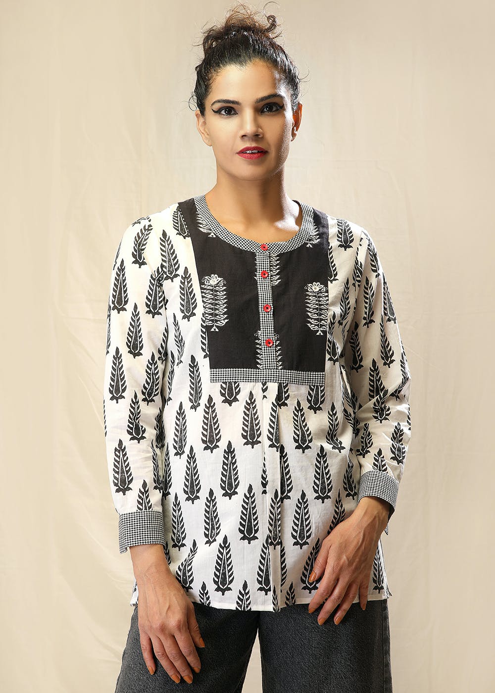 Get Checkered Trim Detail Floral Printed White Kurti at ₹ 3900 | LBB Shop