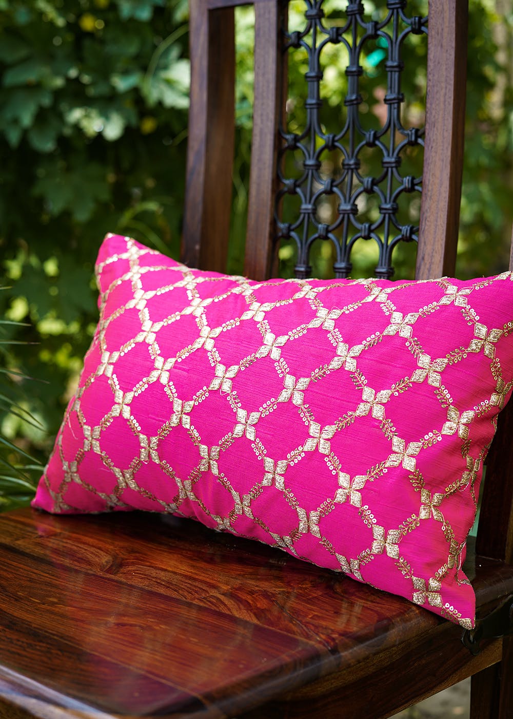 Magenta cushion best sale