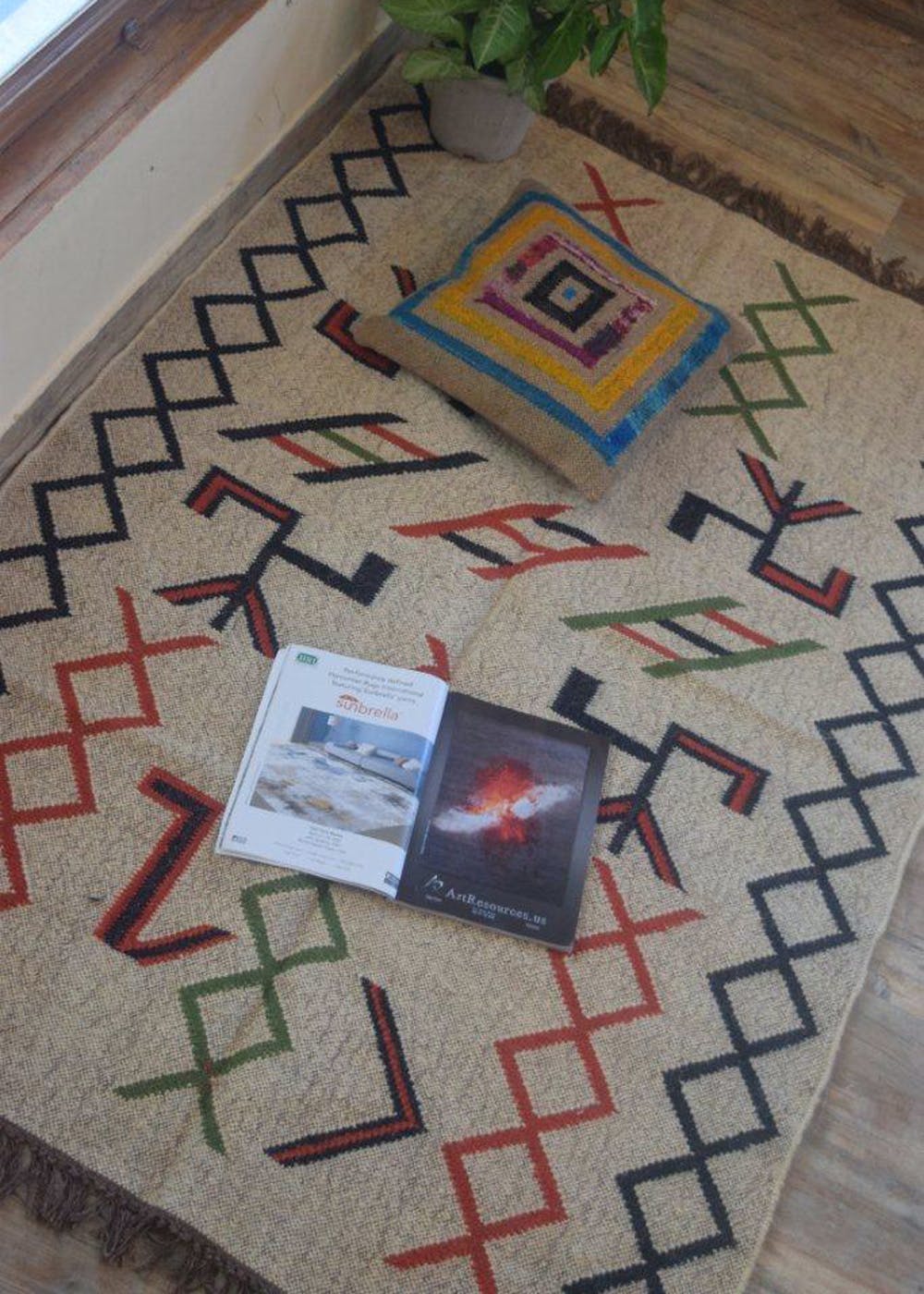 Get Geometric Design Jute Rug at ₹ 6000 LBB Shop