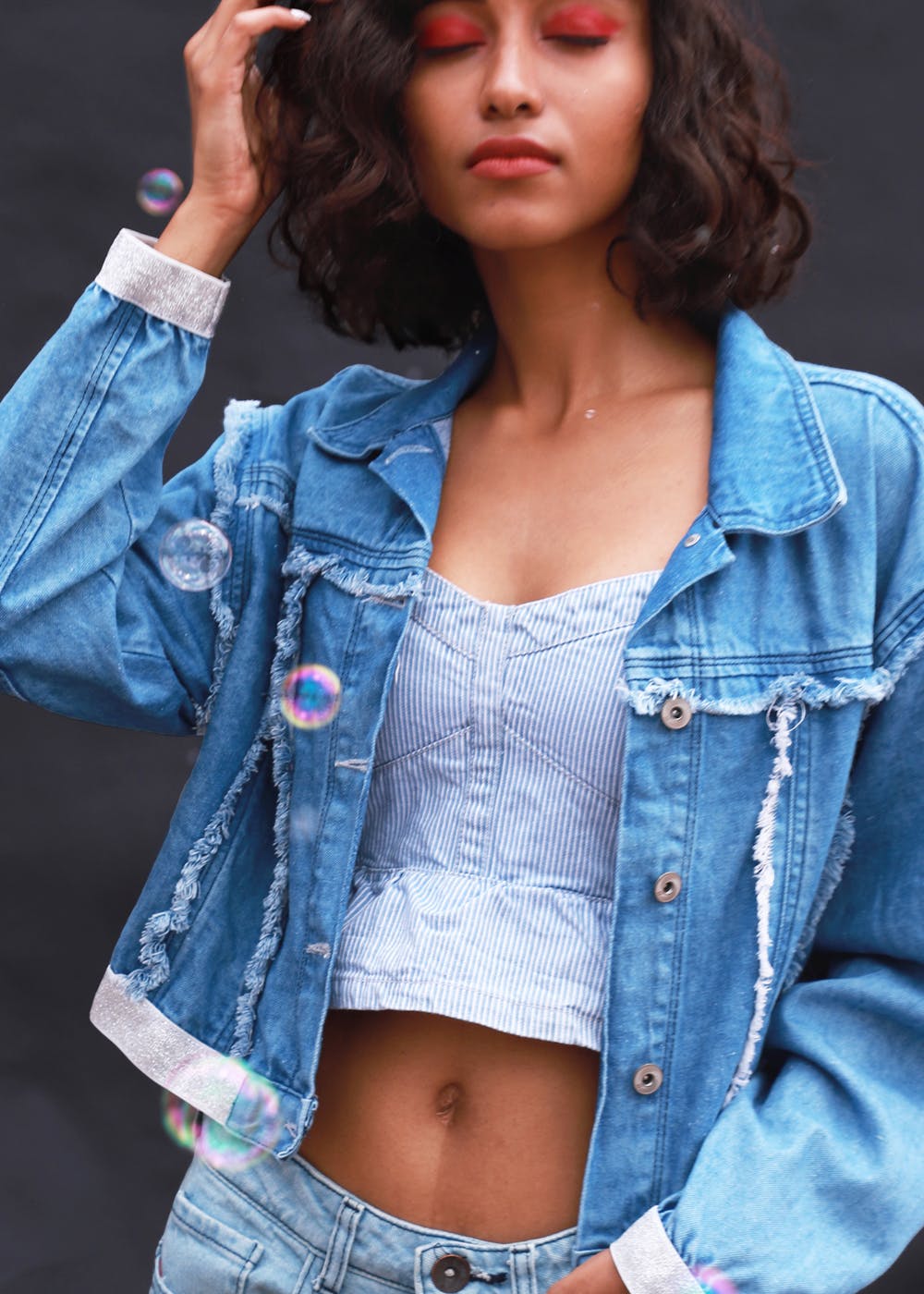 How to Wear a Cropped Denim Jacket