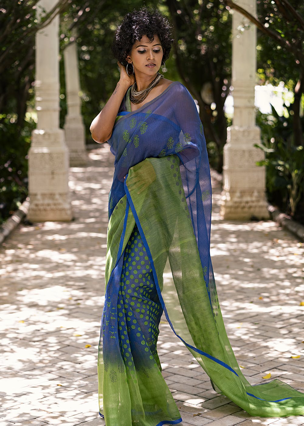 Get Ethnic Booti Printed Blue & Green Saree at ₹ 2900 | LBB Shop