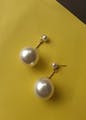 Pearl,Jewellery,Earrings,Fashion accessory,Body jewelry,Gemstone,Silver,Metal,Sphere