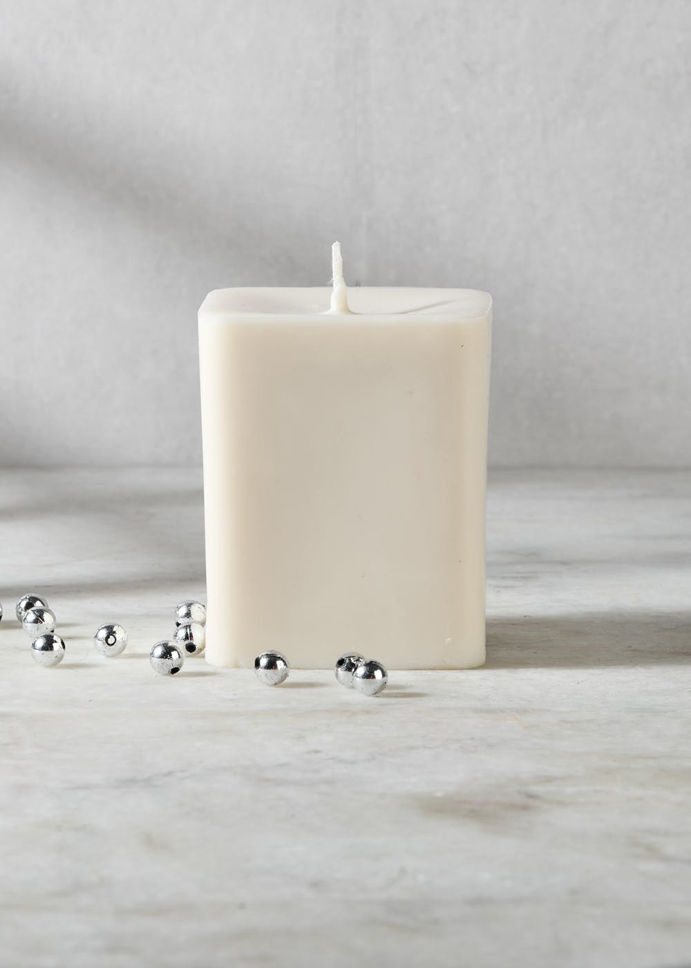 Get Kindness Cinnamon Roll Scented Candles at ₹ 749 LBB Shop