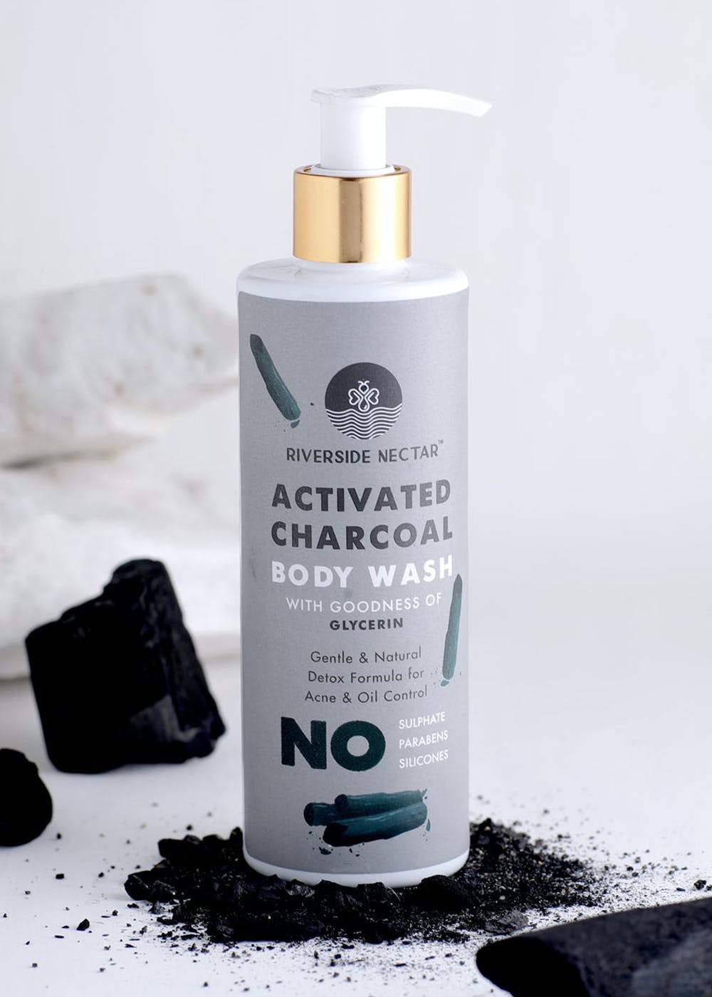 Get Activated Charcoal Body Wash 250 ml at ₹ 299 LBB Shop