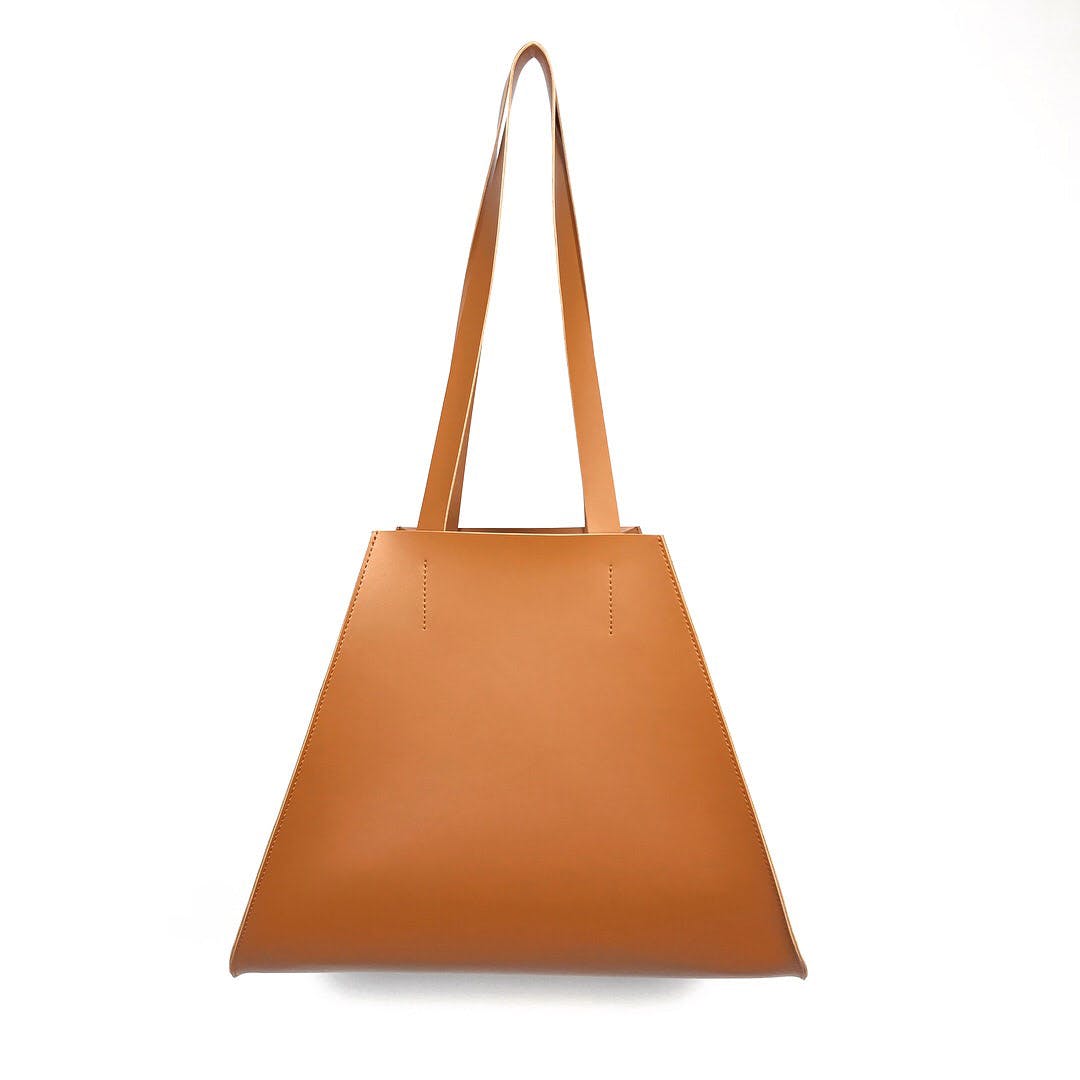 tan coloured tote bags