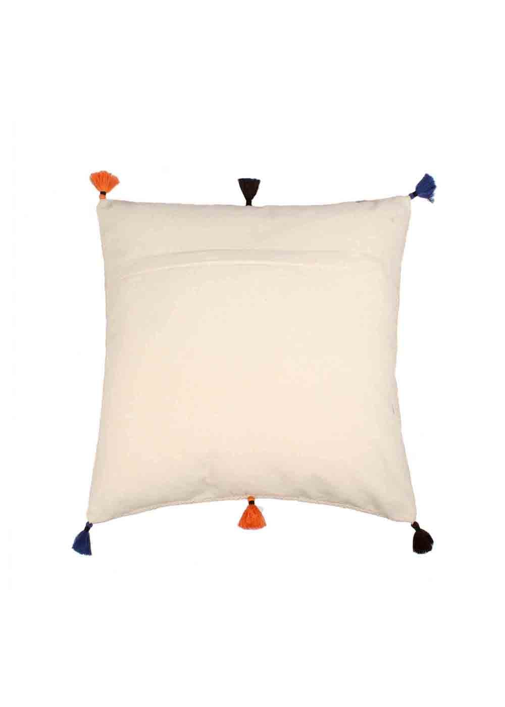 Comfort,Pillow,Lamp,Rectangle,Wood,Font,Linens,Tints and shades,Bedding,Bed