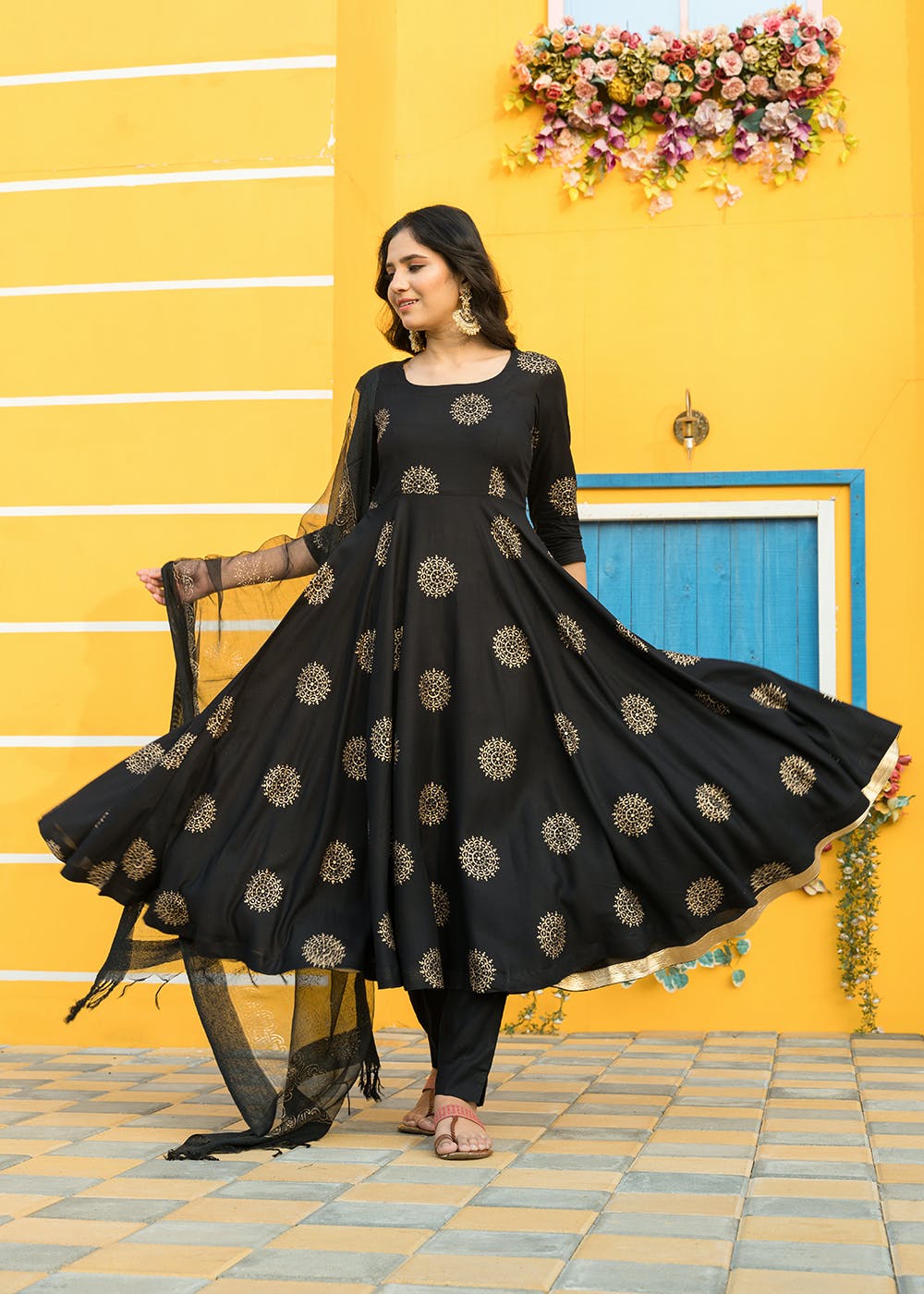 Get Pheeta Black Gold Hand Block Print Gota Set with Dupatta at 