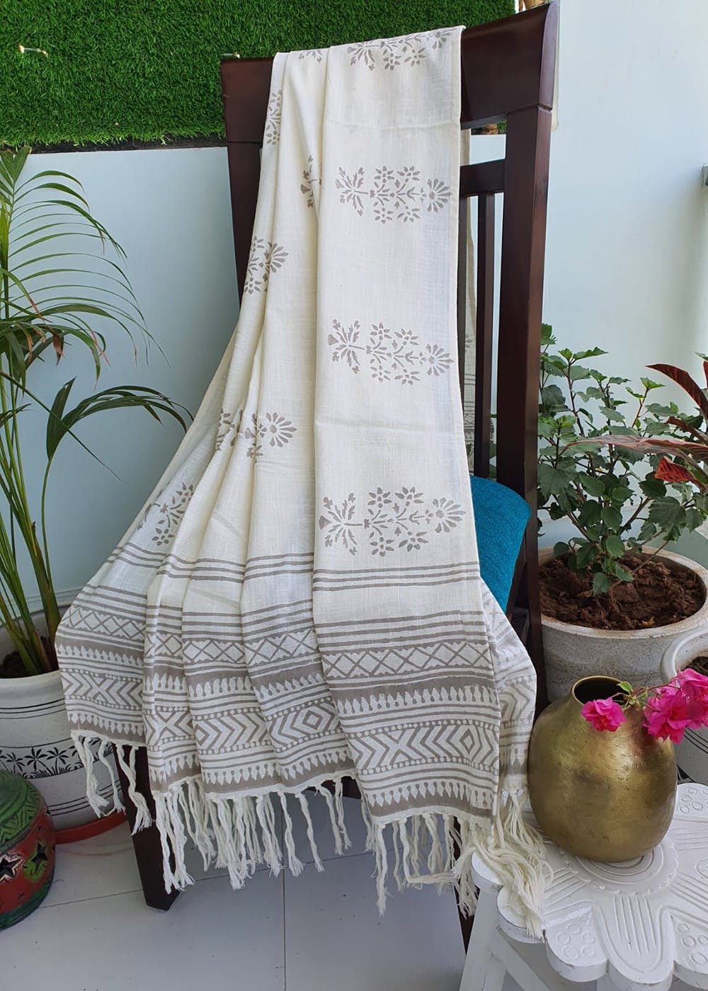 Get Kashish White Block Printed Cotton Handloom Throw at ₹ 1650 LBB Shop