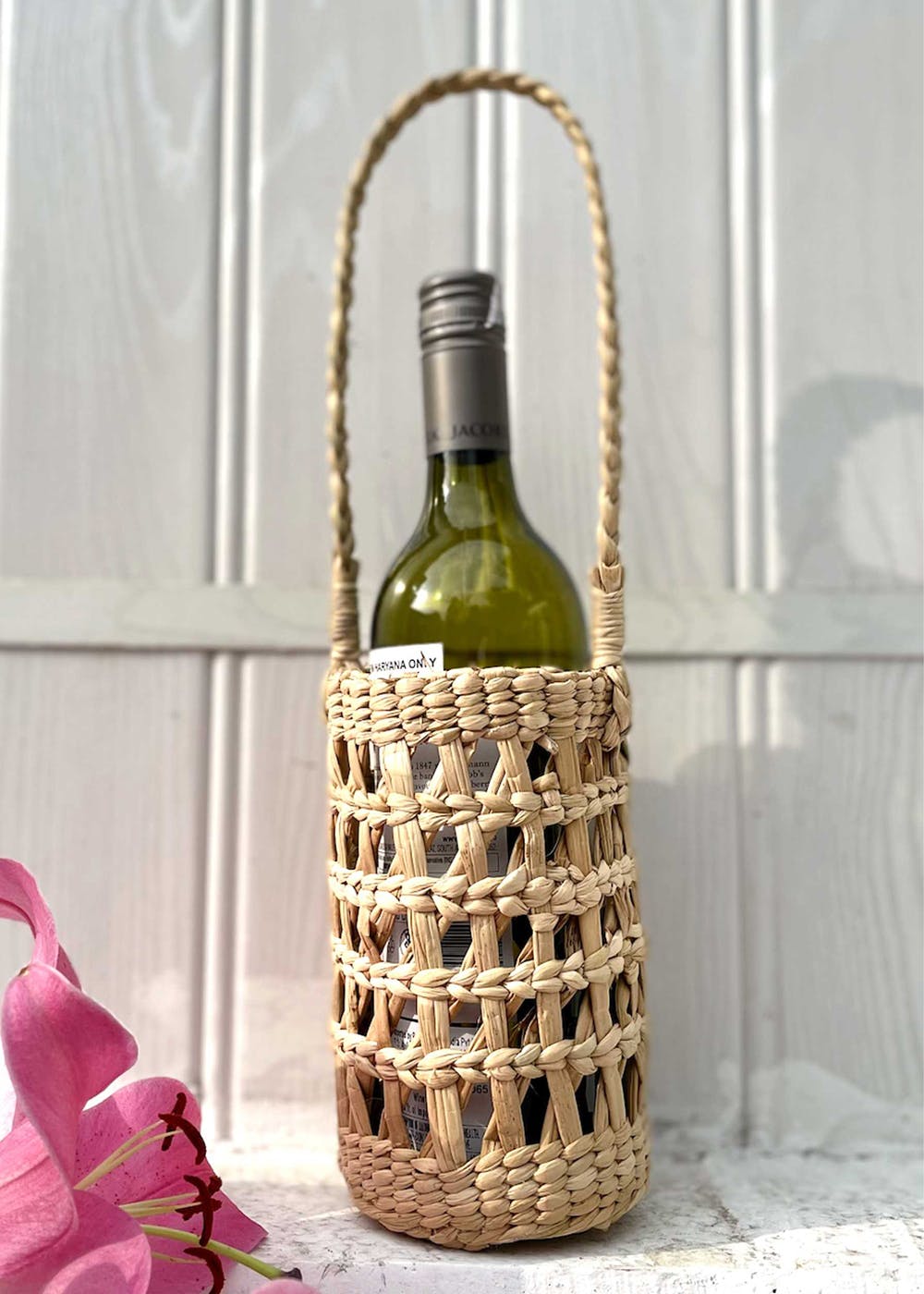 Get Handcrafted Kauna Wine Gift Bag/Wine Holder at ₹ 899 LBB Shop