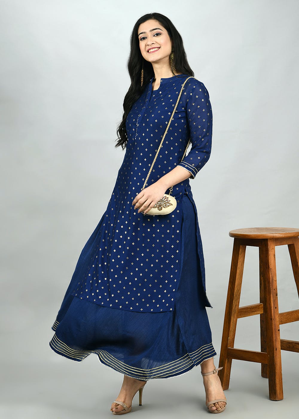 Joint,One-piece garment,Arm,Shoulder,Neck,Human body,Day dress,Sleeve,Waist,Street fashion