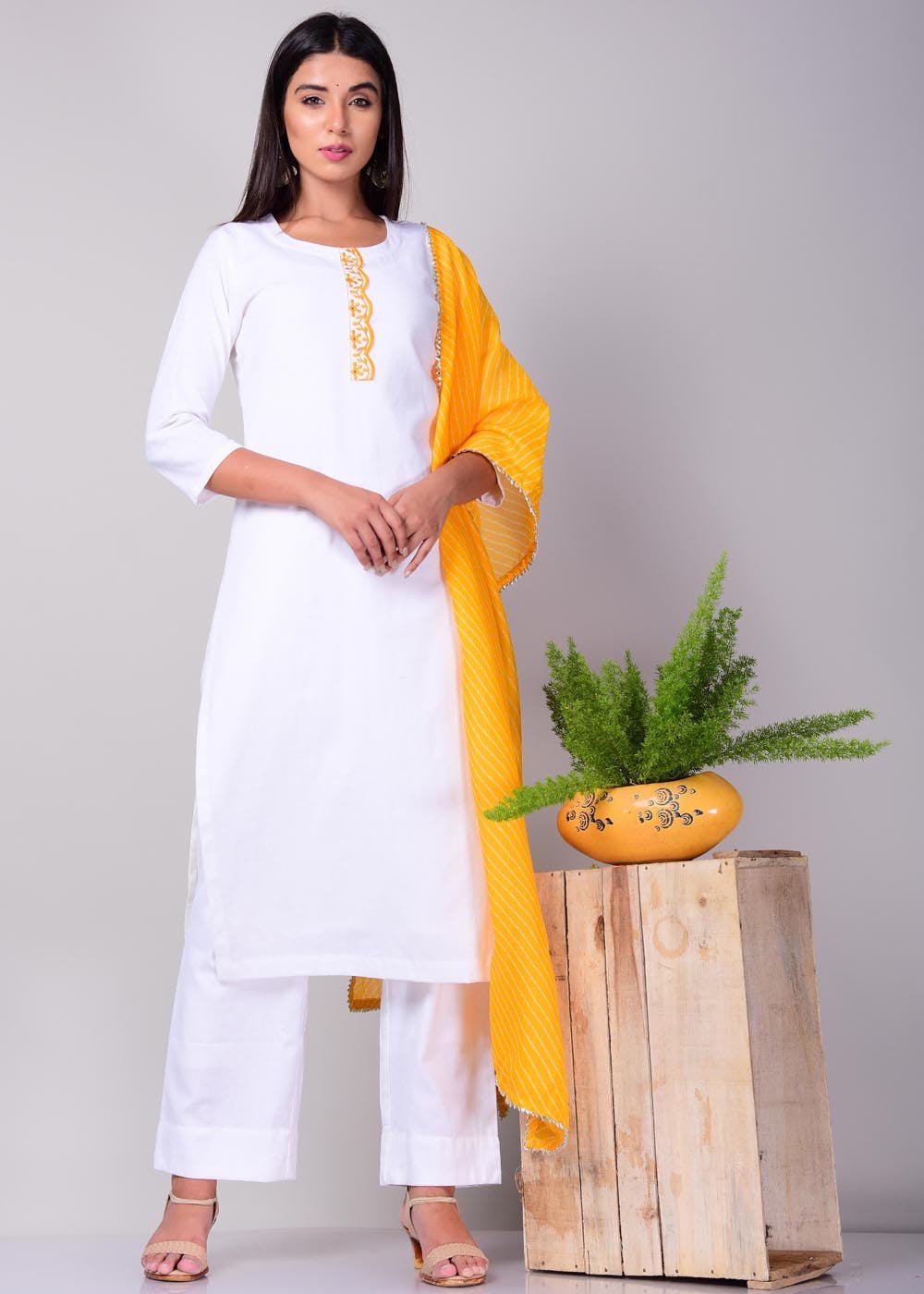 Share more than 68 white kurti yellow dupatta latest