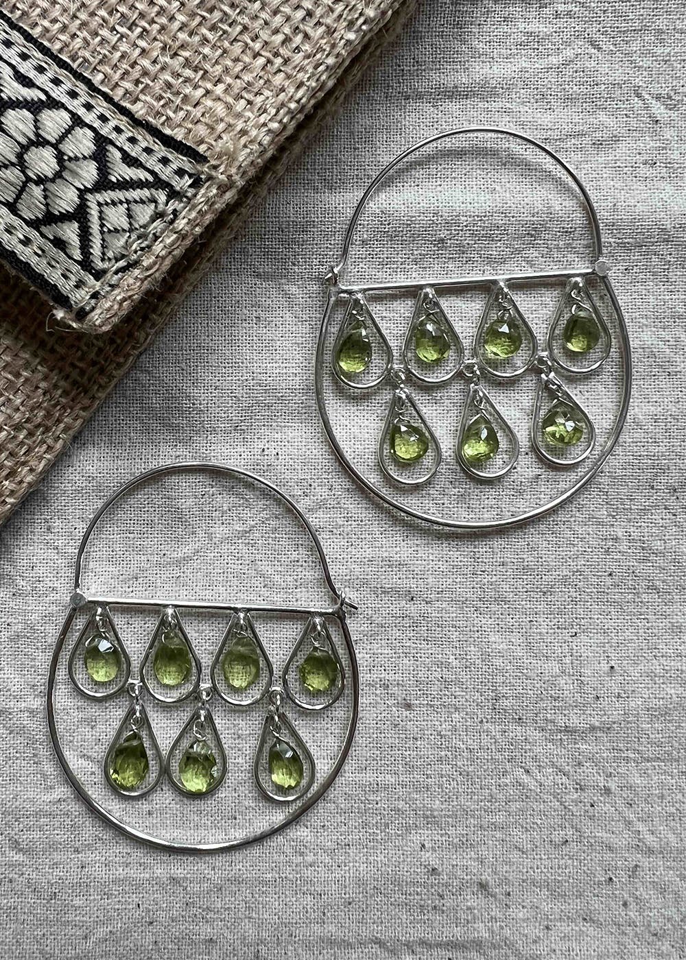 Silver,Product,Font,Grey,Circle,Pattern,Button,Metal,Triangle,Jewellery