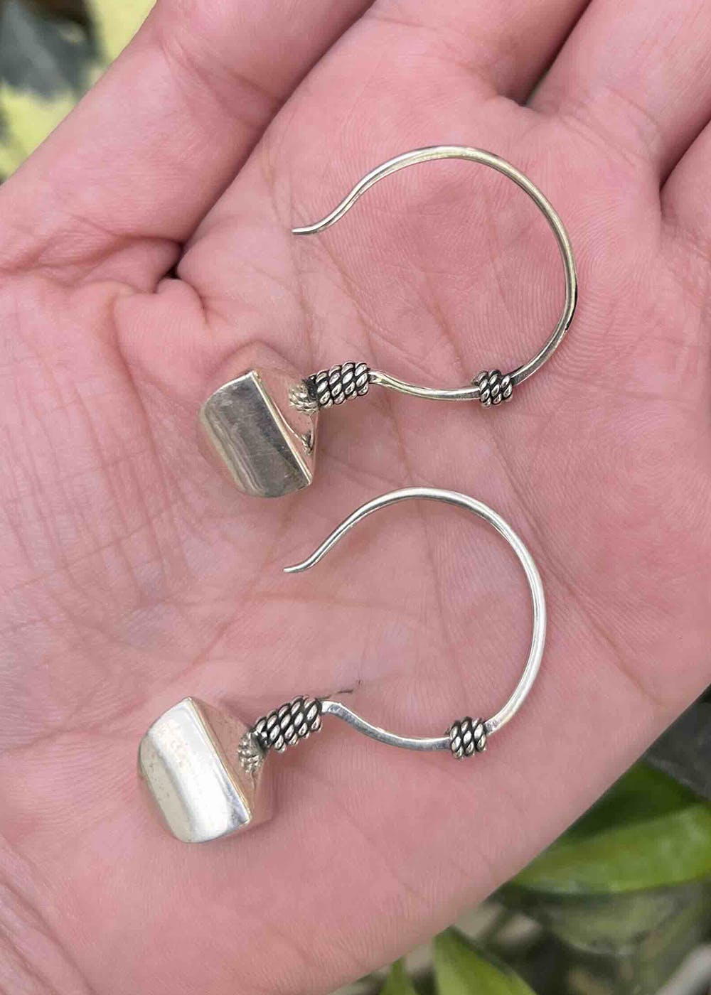 Finger,Body jewelry,Gesture,Thumb,Nail,Jewellery,Font,Wrist,Metal,Natural material
