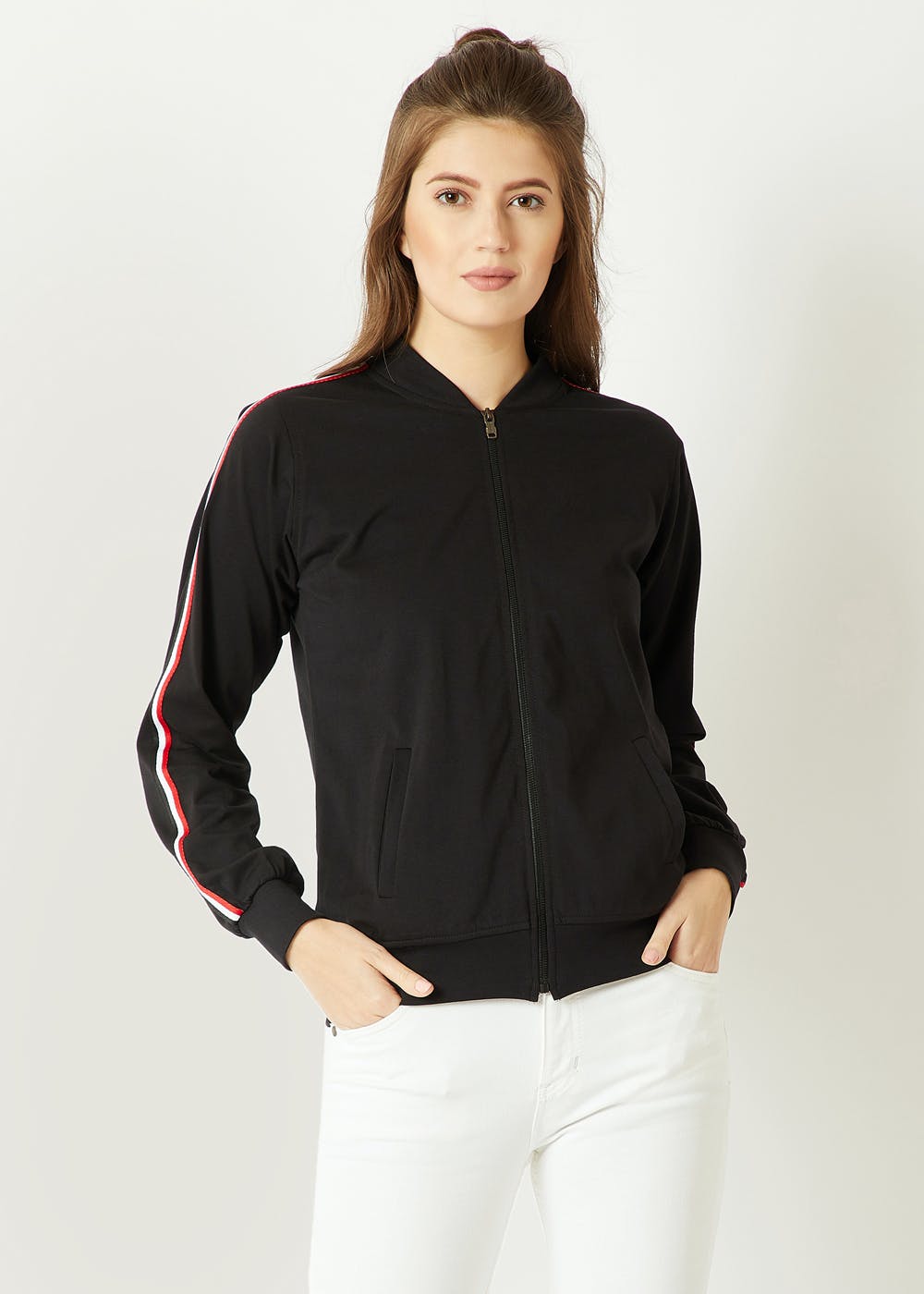 Jacket with clearance stripes on sleeves