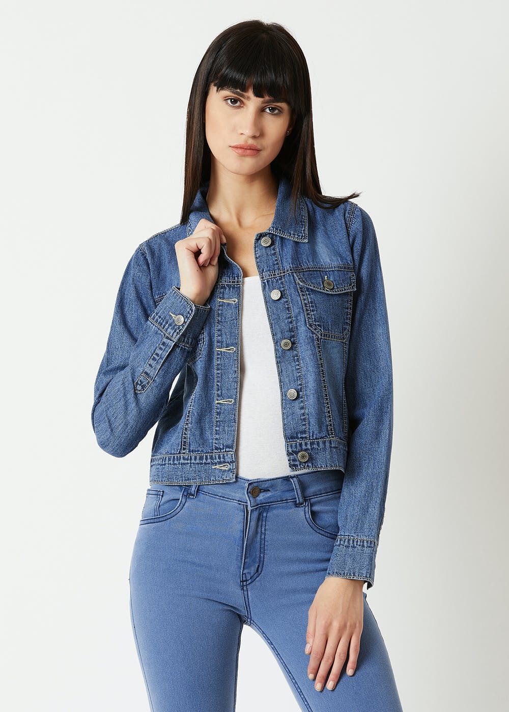 Jean jackets - How to style your denim jacket with black jeans for Spring |  Blue jean jacket outfits, Jean jacket outfits, Denim jacket outfit