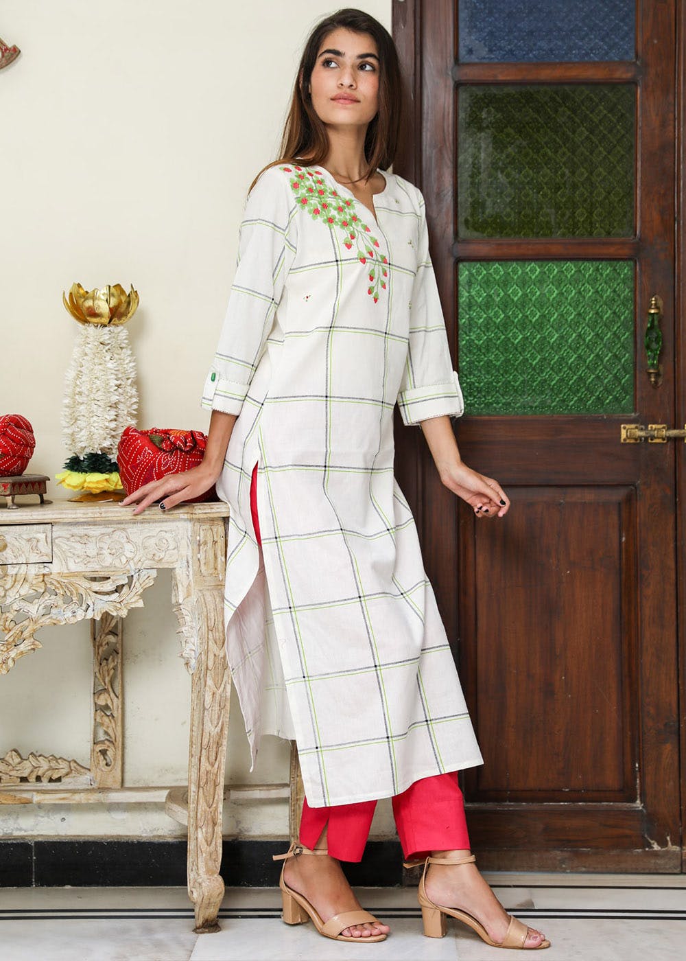 Get Leaf Embroidered Patch White Checkered Straight Kurta at ₹ 709