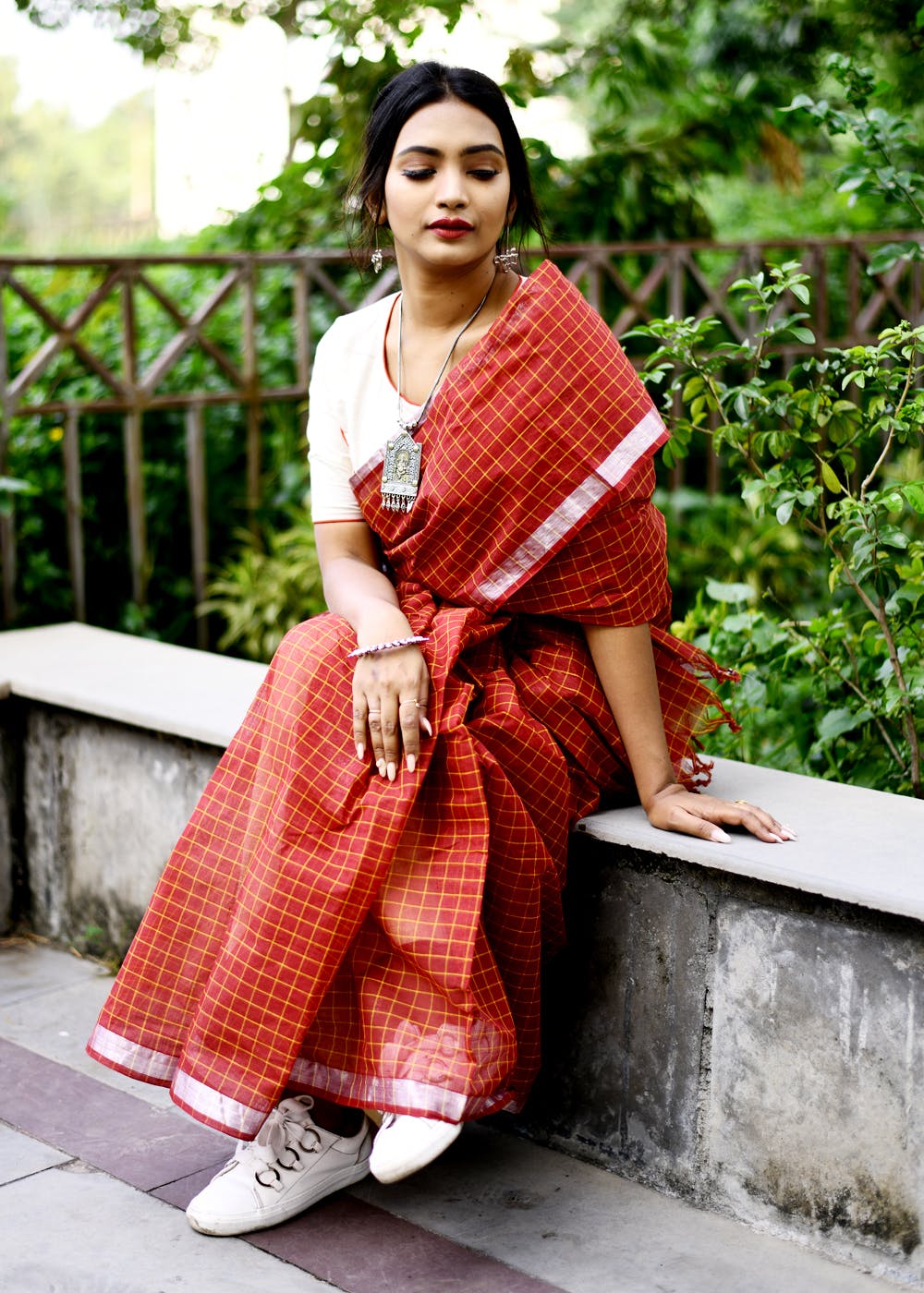 Get Checkered Maroon Handloom Saree at ₹ 1699 | LBB Shop