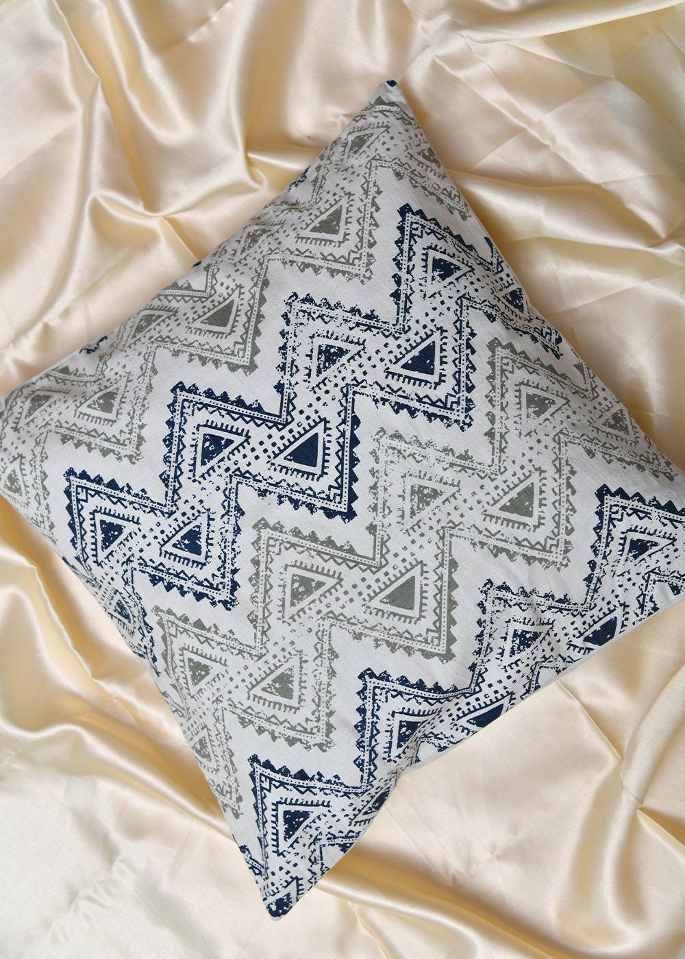Geometric Print Cushion with Fillers