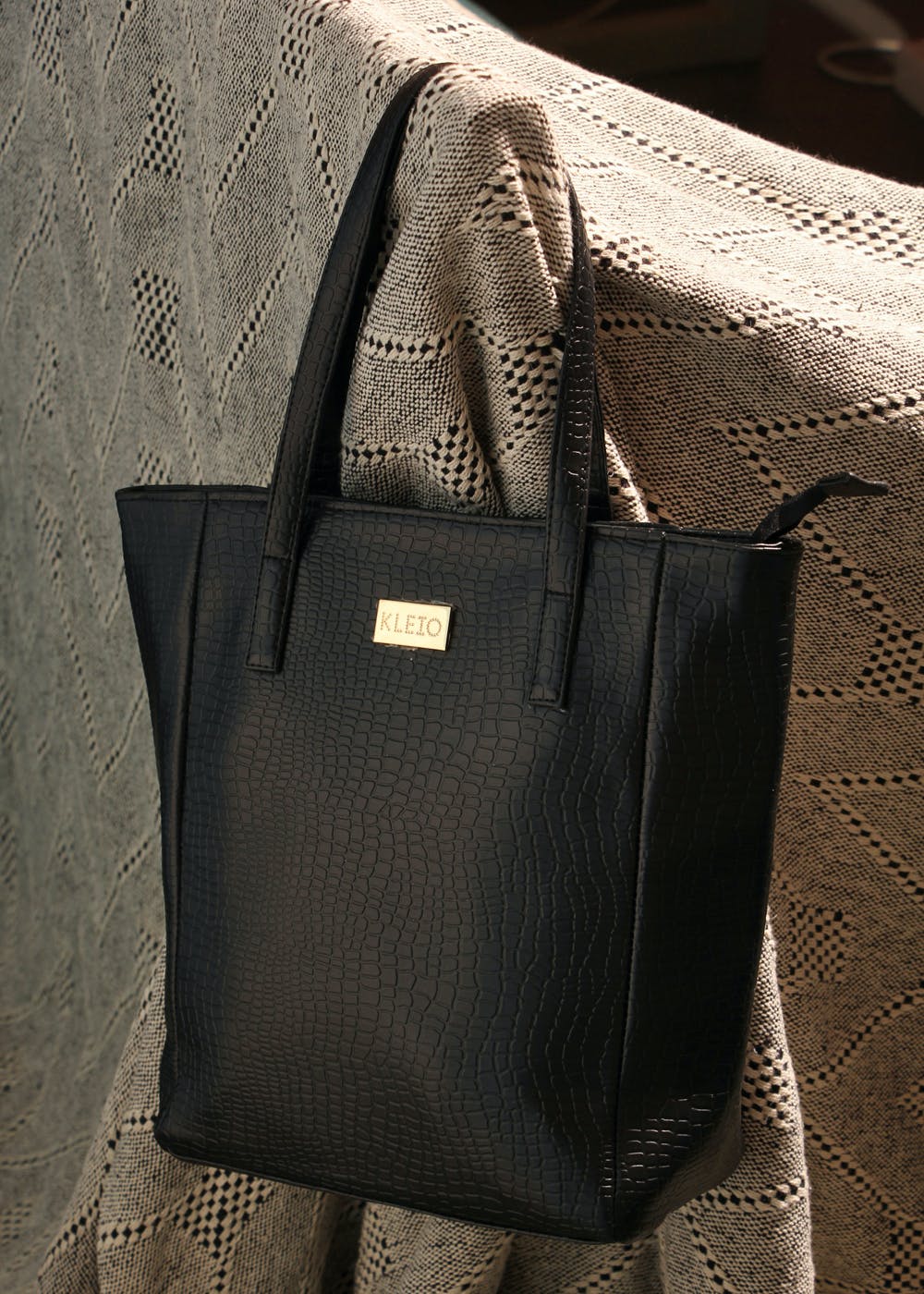 Buy Black Handbags for Women by Berrypeckers Online