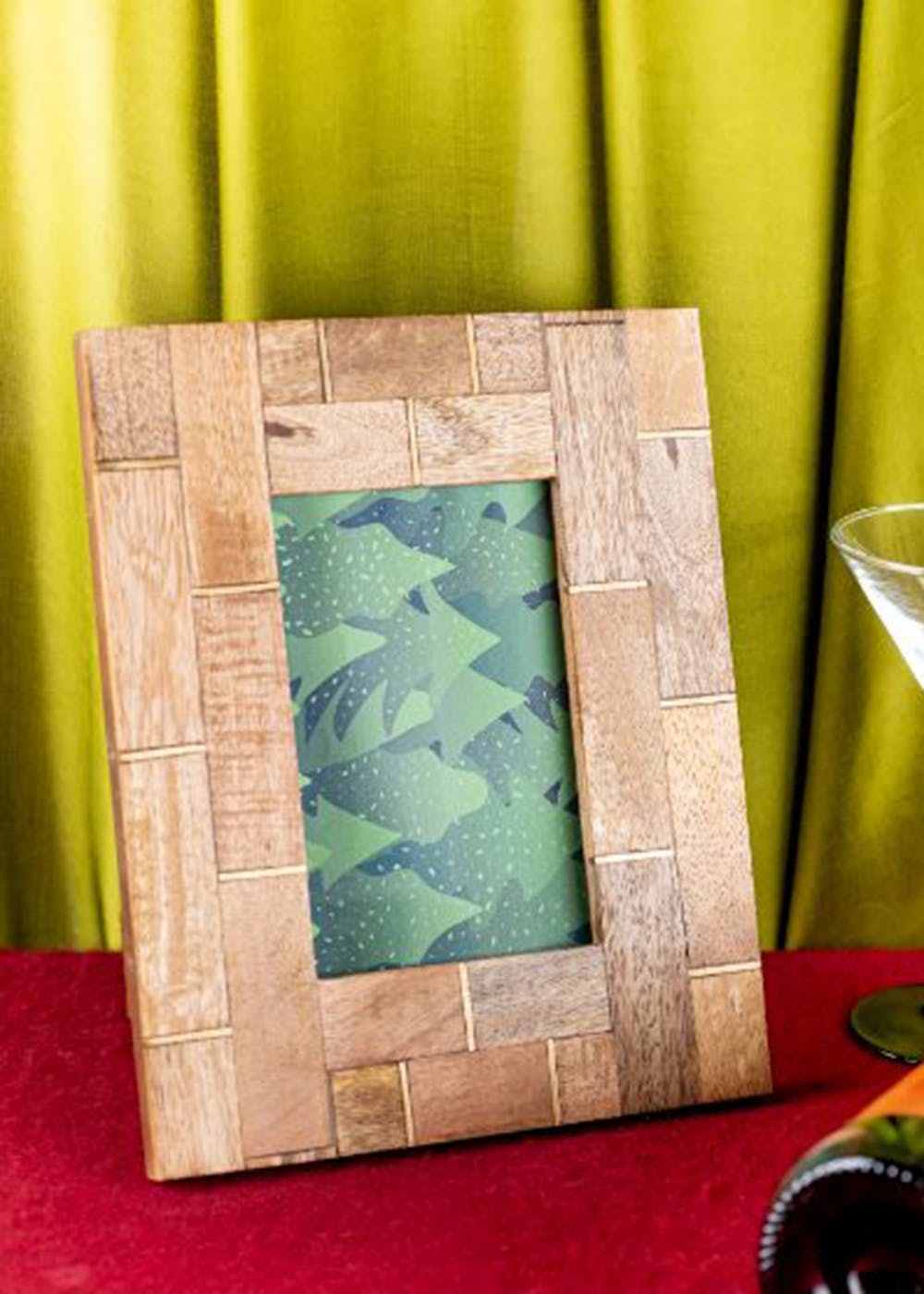 Timber Inlay Photo Frame Get Photo Frame Wood Brass Inlay at ₹ 1000 | LBB Shop