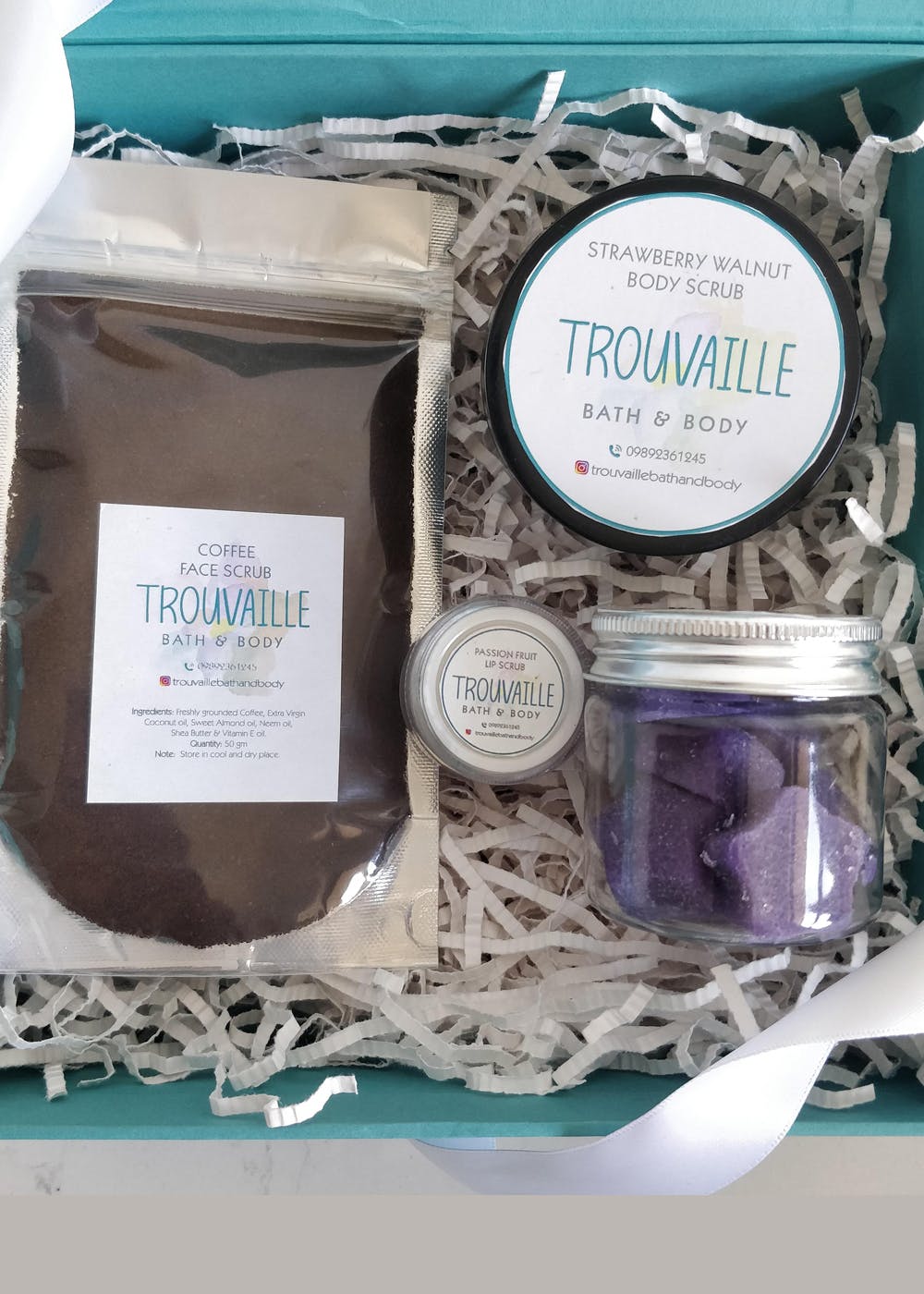 Get Scrub Away Gift Box at ₹ 1349 LBB Shop