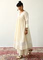 Shoe,Hand,Arm,Dress,Neck,Waist,Sleeve,Knee,Street fashion,Day dress