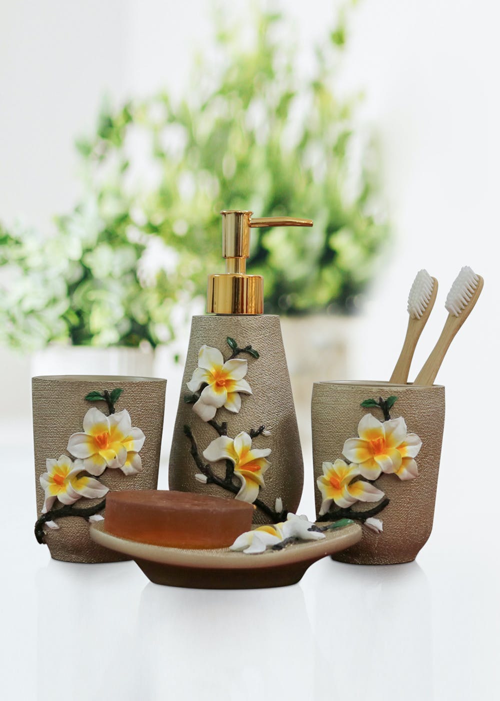 Floral Embellished Textured Polyresin Bathroom Set - Golden