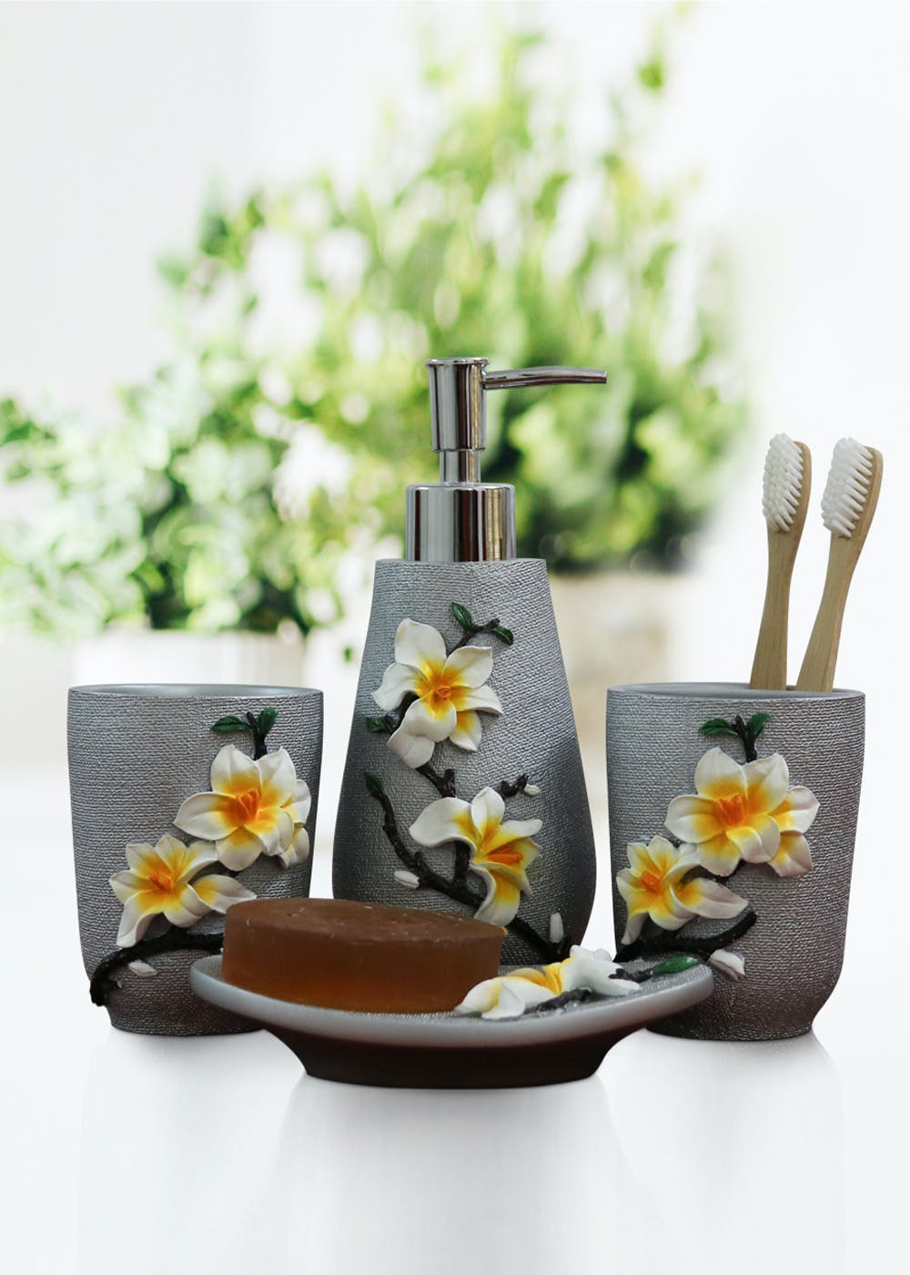 Floral Embellished Textured Polyresin Bathroom Set - Silver