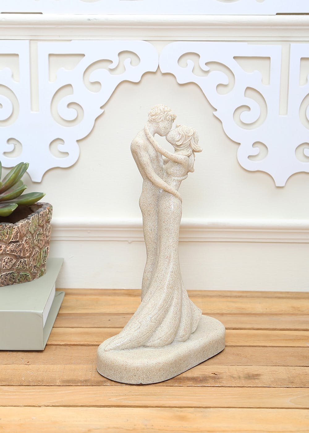 Get Couple Lovingly In An Embrace Figurine at ₹ 1680 | LBB Shop